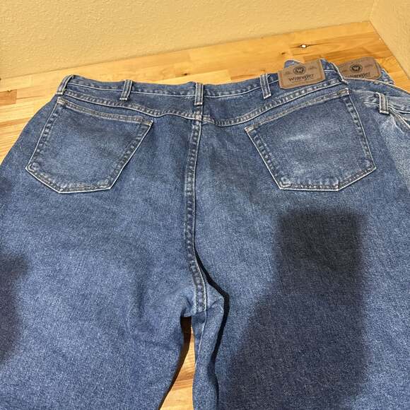 Bundle of 2 Wrangler Authentic Denim Jorts, Men's Relaxed Fit - 40 - Picture 10 of 10